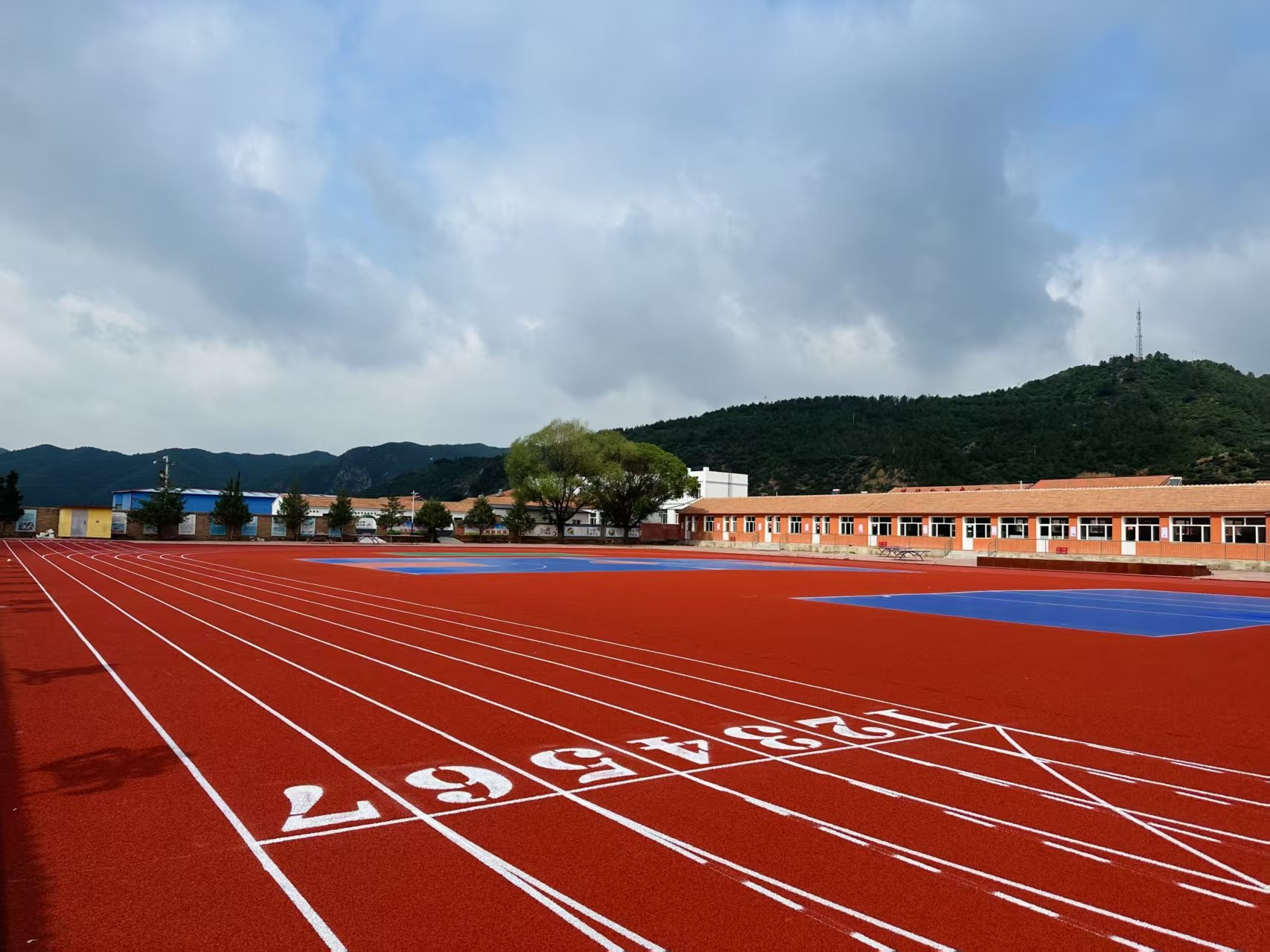 荆门市自结纹塑胶跑道幼儿园塑胶跑道 - 哪里好